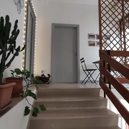 Pensión Amoroso's House, 3*